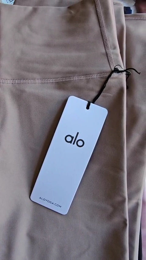 Alo Leggings - 50 pieces